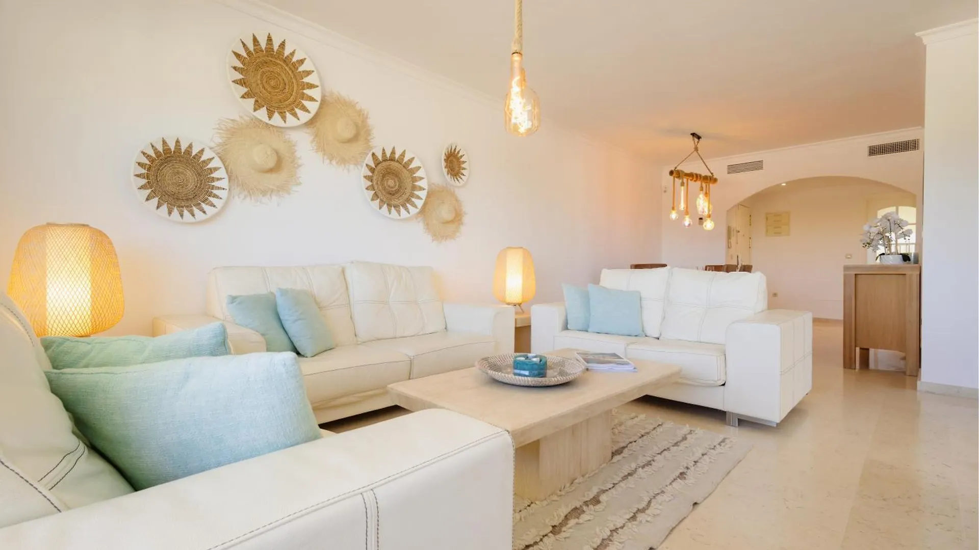 Apartment With Pool And Private Terrace With Sea Views In Elviria