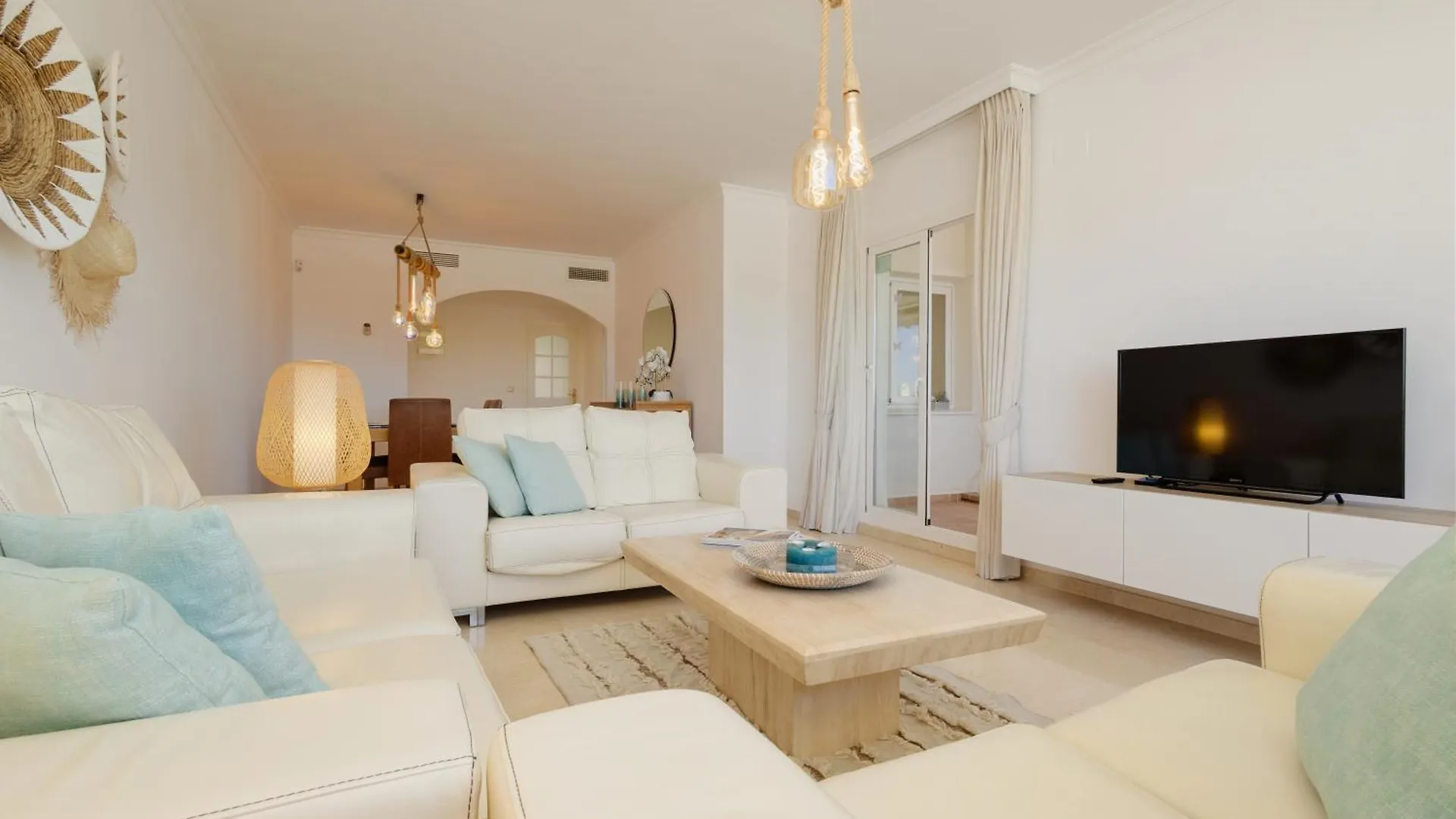 Apartment With Pool And Private Terrace With Sea Views In Elviria 0*, Marbella