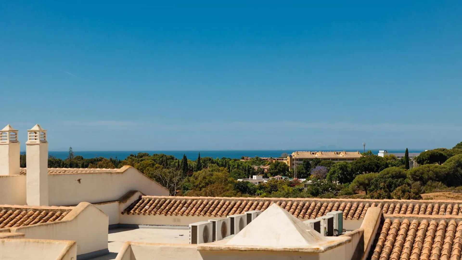 Apartment With Pool And Private Terrace With Sea Views In Elviria Spain
