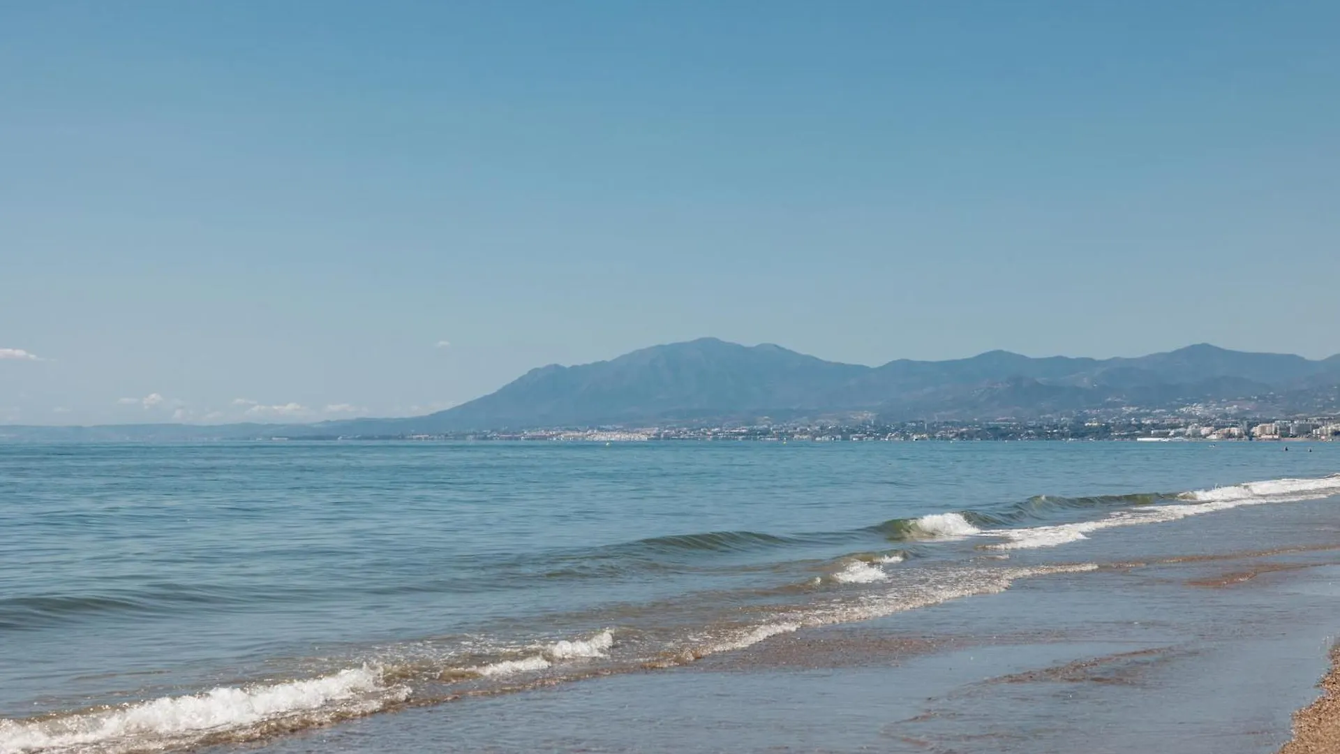 Apartment With Pool And Private Terrace With Sea Views In Elviria