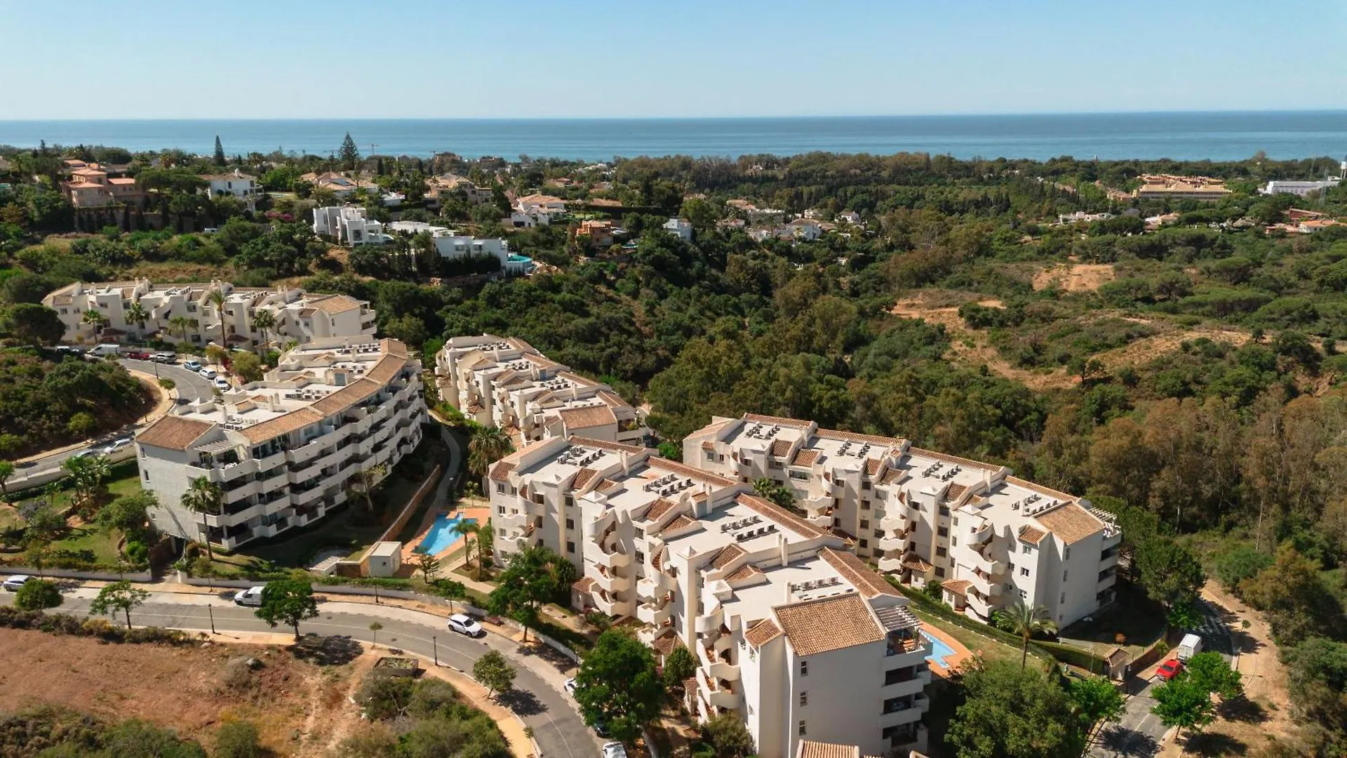 Apartment With Pool And Private Terrace With Sea Views In Elviria Spain