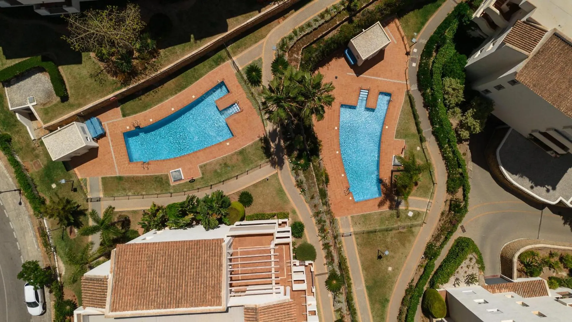 Apartment With Pool And Private Terrace With Sea Views In Elviria