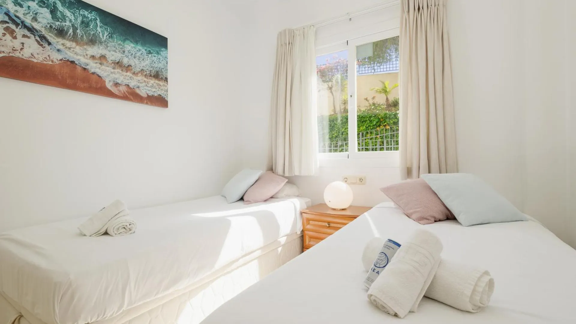 Apartment With Pool And Private Terrace With Sea Views In Elviria